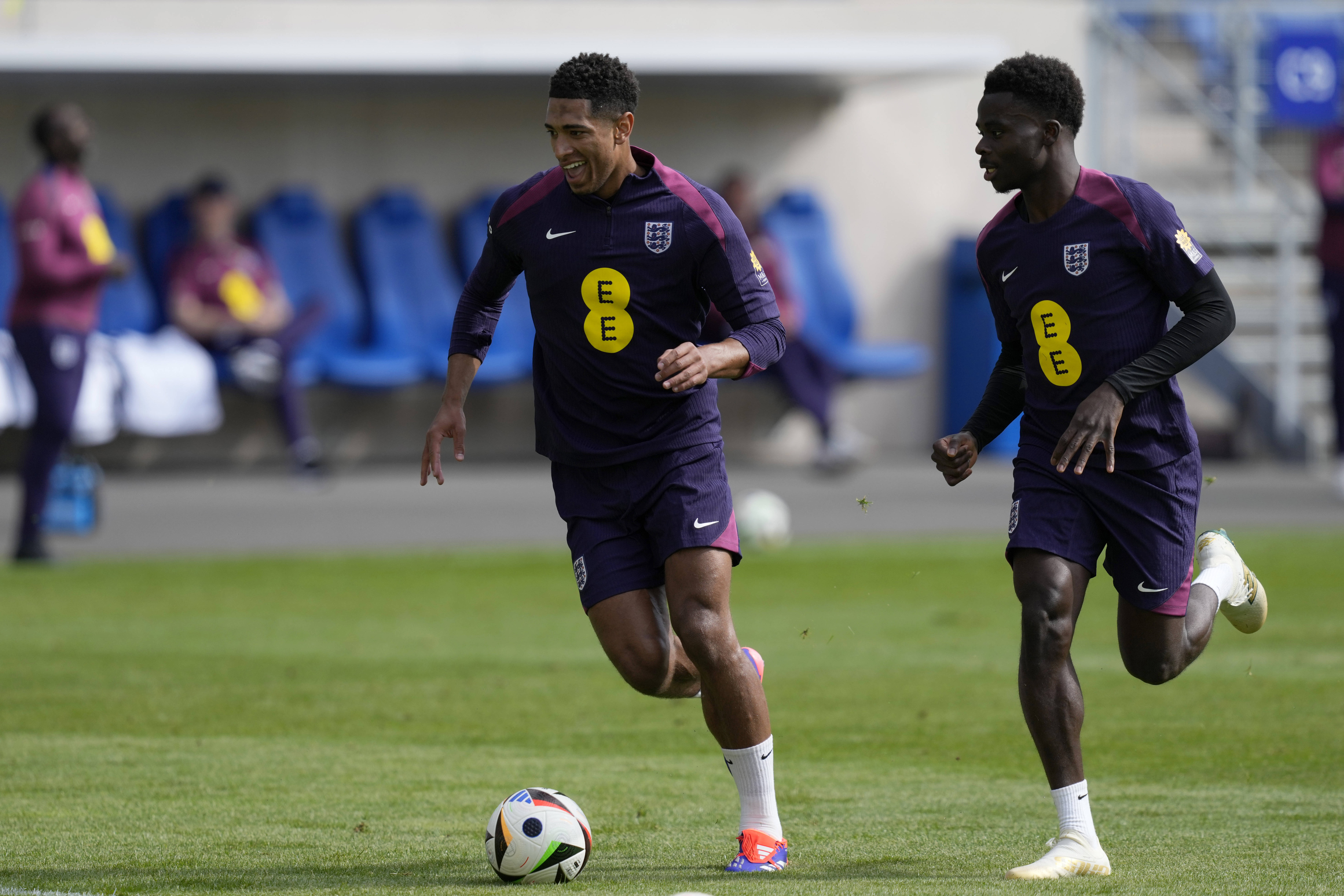 关于英格兰队在预选赛中以大比分胜出，取得优势的信息