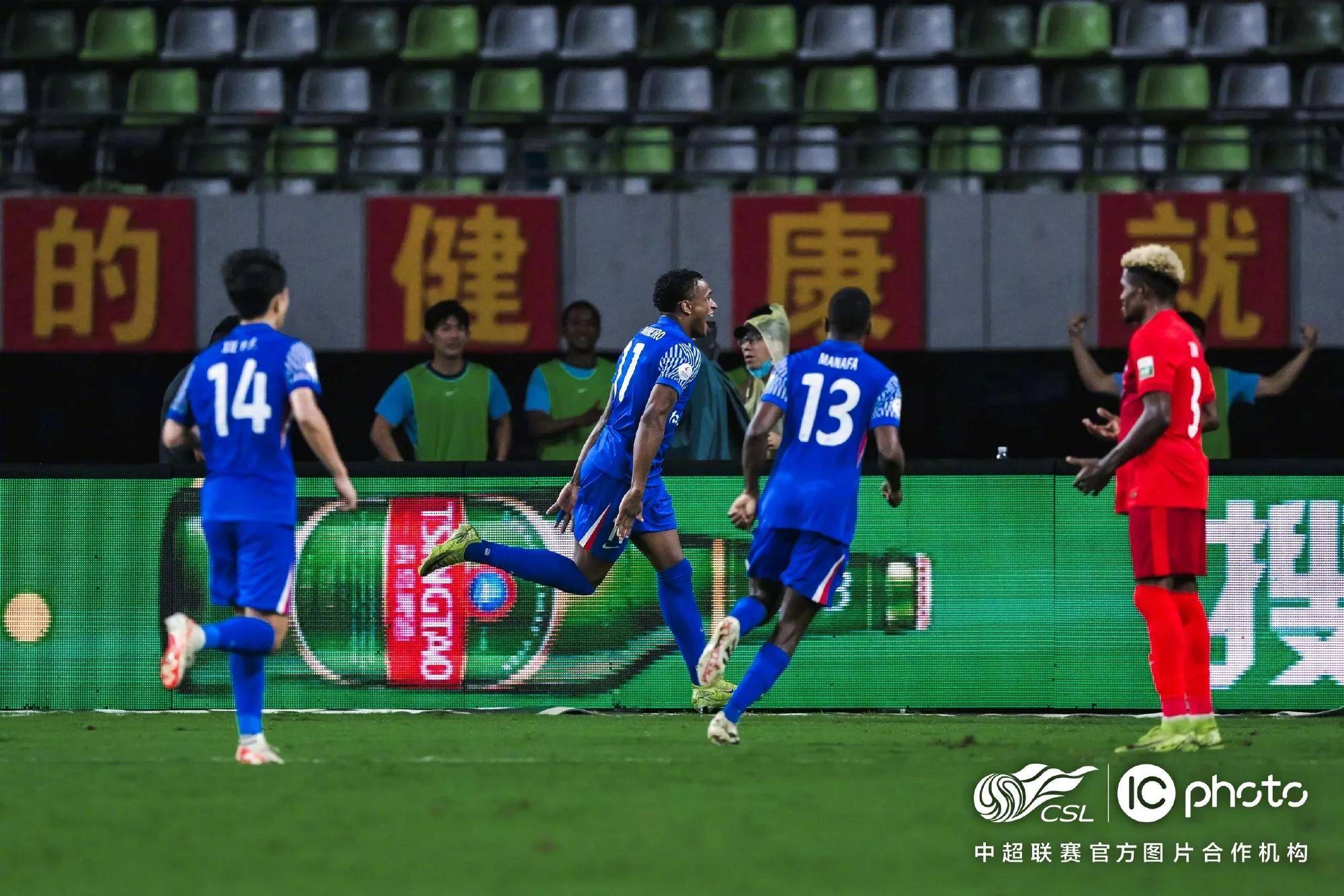 包含上海申花踢进五个进球，豪取胜利迎来胜利的词条